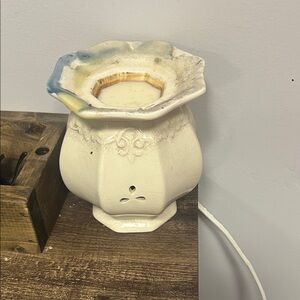 Elegant Cream Ceramic Wax Warmer